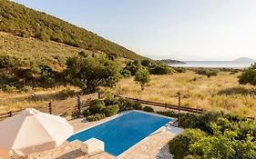 Seaside Aqua Bliss & Serenity With Private Pool