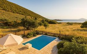 Seaside Aqua Bliss & Serenity With Private Pool